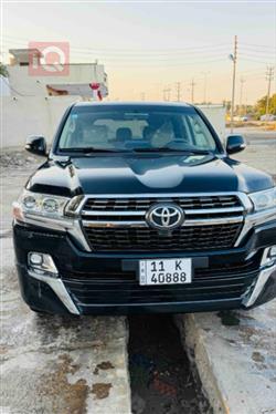 تۆیۆتا لاند کروزەر